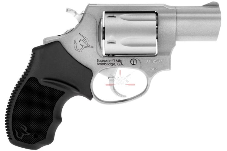 Nerezový revolver Taurus Model 605 ráže .357 Magnum s dvoupalcovou hlavní a pětiranným válcem.