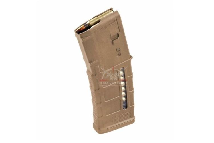 Zásobník Magpul PMAG M3 na 30 ran v barvě Coyote s průhledným oknem pro kontrolu nábojů.