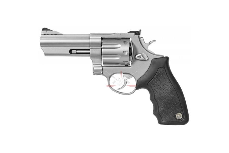 Celokovový osmiranný revolver Taurus 608 ráže .357 Magnum s ergonomickou rukojetí.